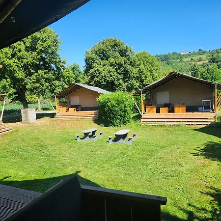 Camp *